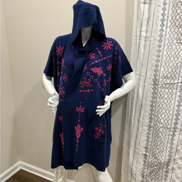 JOHNNY WAS
EMBROIDERED WOOL & CASHMERE
THE CLASSIC CAPE - Picture 8 of 15